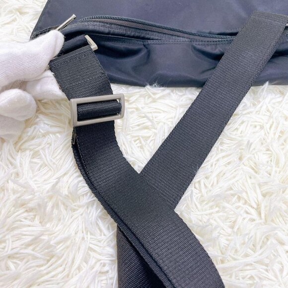PRADA Nylon Bag Shoulder Sacoche with Guarantee and Triangle LOGO - Picture 8 of 10